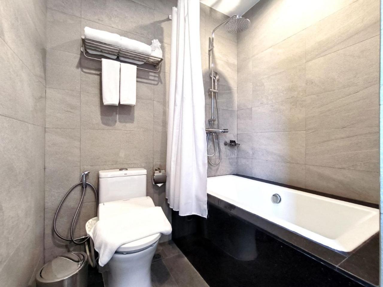 เดอะ วิว เซอร์วิซ เรสซิเดนซ์ Hotel พนมเปญ ภายนอก รูปภาพ